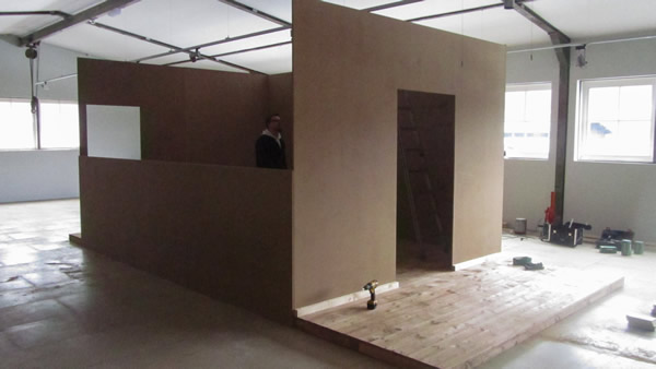 Aufbau des rekonstruierten Werkstattraums im Raum für Sonderausstellungen