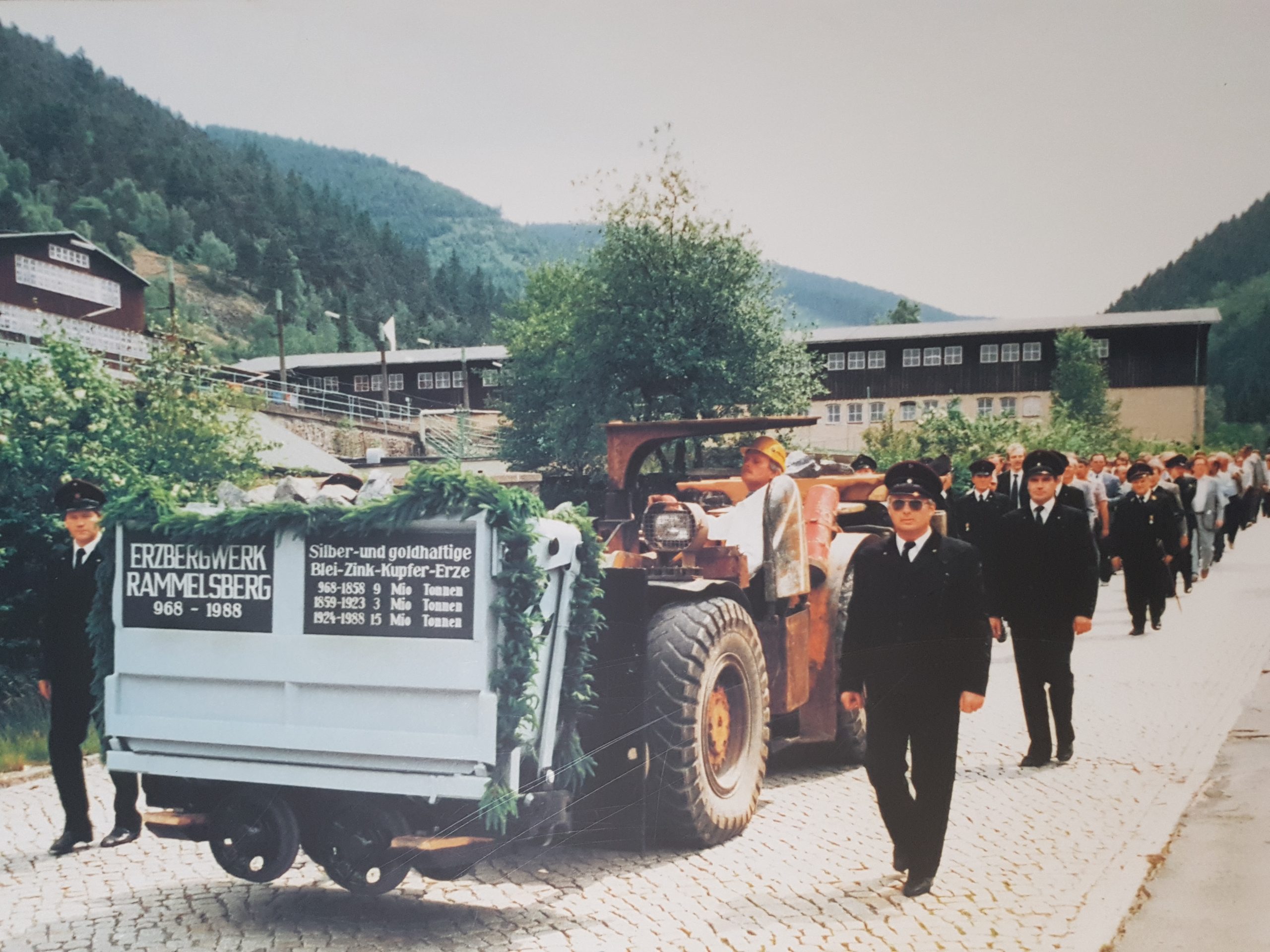 symbolische Ausliefung des letzten Zehnts an die Stadt Goslar am 30. Juni 1988, Sammlung Rammelsberg
